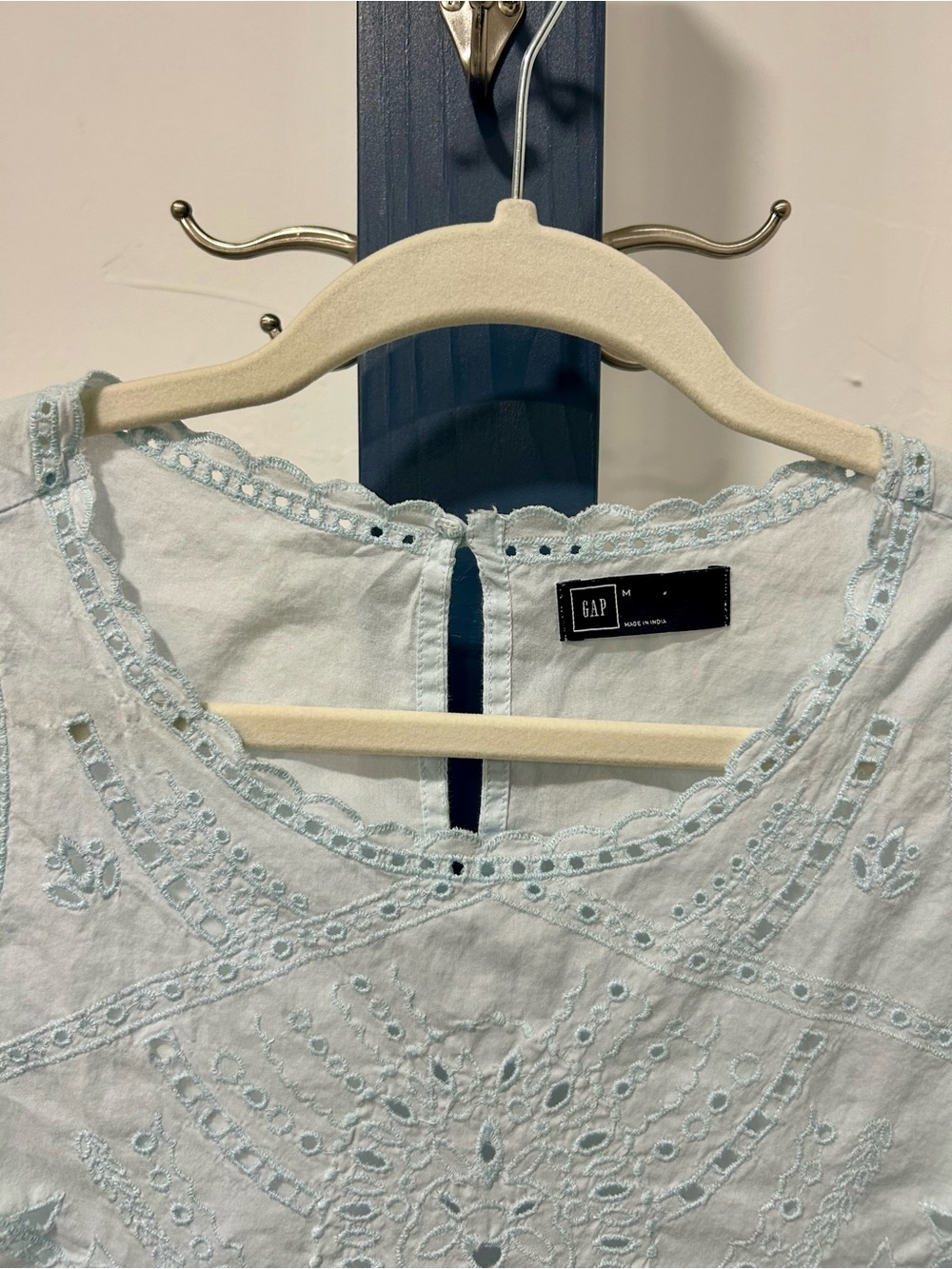 GAP Light Blue Embroidered Sleeveless Cotton Blouse - Picture 2 of 4